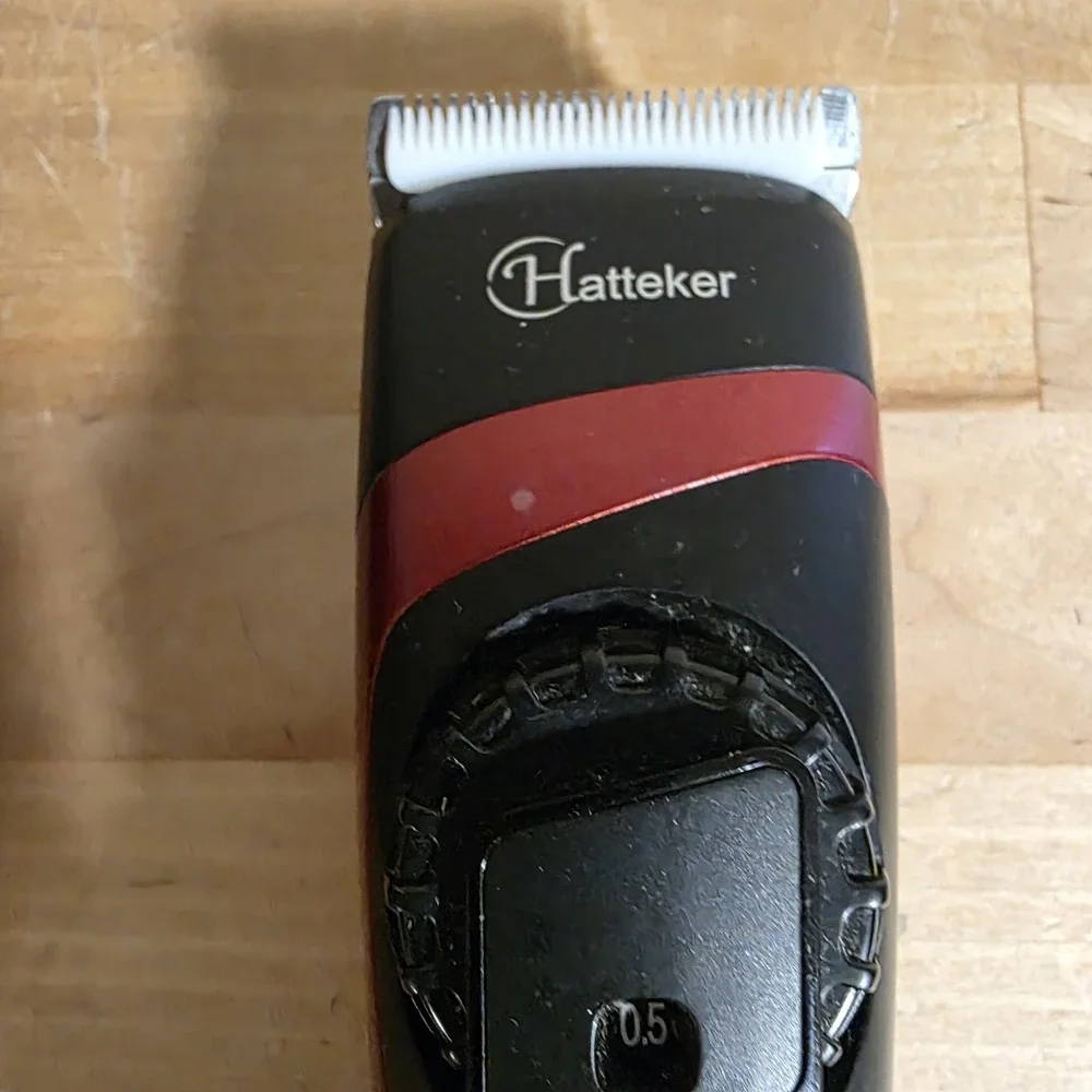 Hatteker RFC-692 Wireless Clippers W/ Extras Red Black Tested Working No Charger